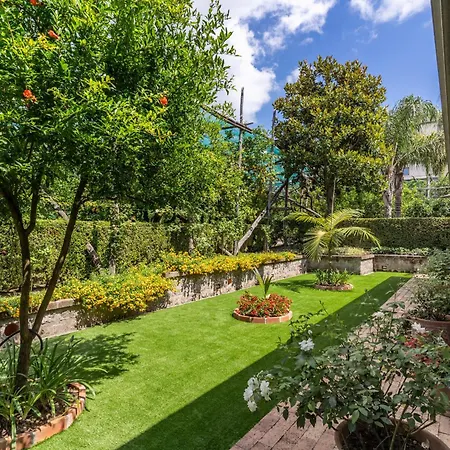 Romantic Garden Villa Sorrento